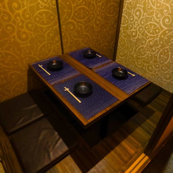 【デザイナーズ個室】和の趣き溢れる店内は大人の為の落ち着いた雰囲気となっております。2名様～ご利用可能な完全個室席は京都駅での接待や女子会、合コンなど各種宴会に最適なプライベート個室空間♪心行くまでお楽しみ下さい。