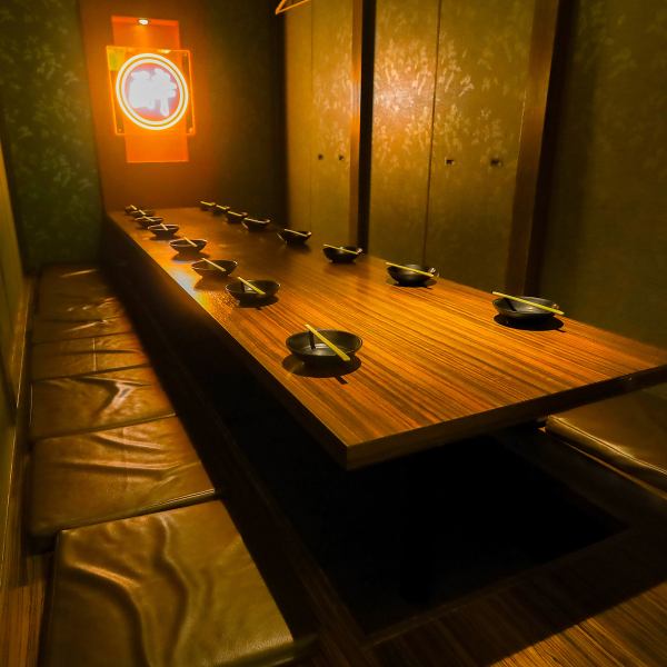 最大130名様大人数様のご宴会でもゆったりとしたテーブル席でお寛ぎください。歓送迎会などの外せないシーンにおすすめです。お席だけのご予約や当日のご予約も受け付けております！ボリューム抜群のコースでNO.1のコスパを実現させます。京都河原町駅での飲み会.デート.歓送迎会.女子会.同窓会.宴会におすすめ！