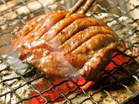 Grilled thick-sliced beef tongue (salt-grilled / Sendai miso-grilled)