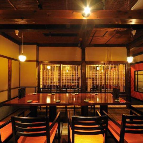 A miso brewery combined with a shop overflowing with Taisho-era romanticism.Whether you're a small group or a larger party, you can enjoy drinks and food at your leisure... We offer a variety of private rooms of different sizes.