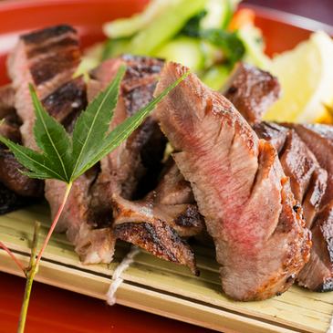 Thickly sliced grilled beef tongue set meal