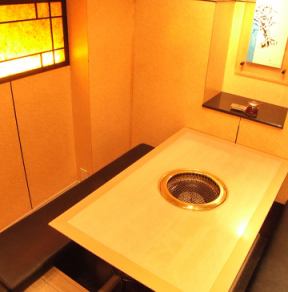 ご友人と、ご家族とワイワイ焼肉はゆったりソファー席