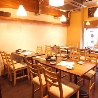 There are 4 table seats for 4 people in total! We can guide up to 20 people for banquets, so be sure to have a welcome and farewell party and a year-end party! Please use it in various scenes such as drinking parties of circles, drinking parties, joint parties, etc.!