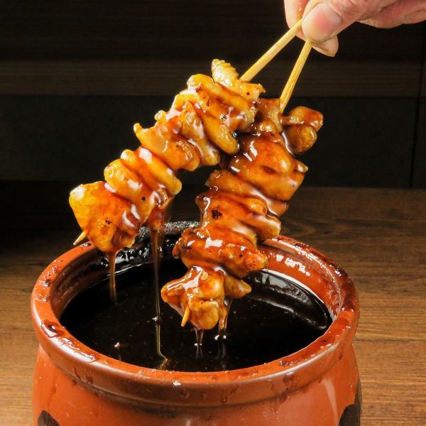 <Authentic charcoal-grilled chicken> Both the standard and popular vegetable rolls are slowly grilled over charcoal!