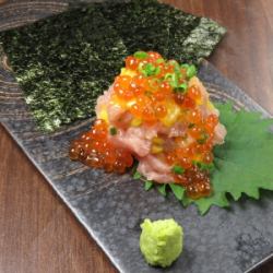 Seaweed roll with fatty tuna and salmon roe