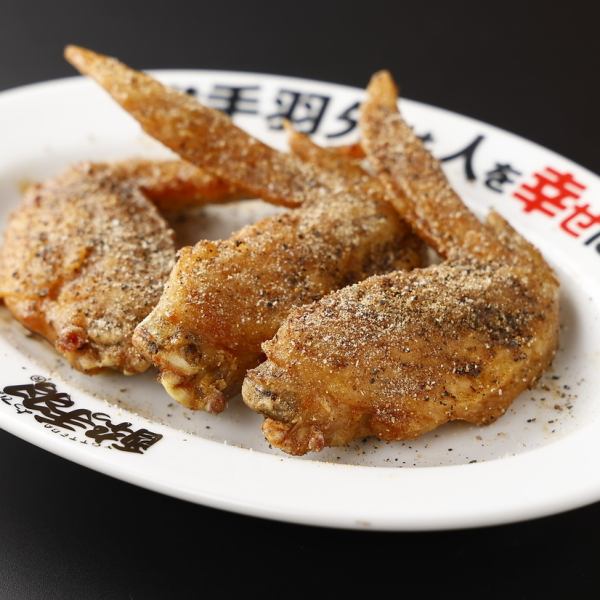 Winner of the Fried Chicken Grand Prix Gold Award! The secret sauce and spices that have been added to since the restaurant opened are addictive [Legendary Chicken Wings]