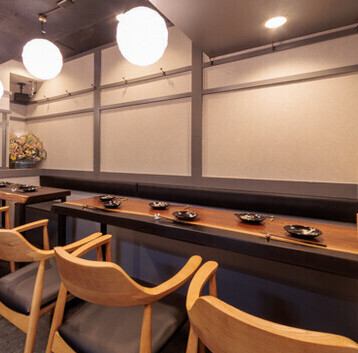 暖かい照明に包まれたテーブル席は、まるで我が家に帰ってきたかのような居心地のよさです◎ここでは時間を忘れてゆったりと、おくつろぎください!ご友人との飲み会や、女子会などにもぴったりなテーブル席を20席をご用意しています★美味しい名古屋料理とお好きなお酒を囲んで、楽しい会話に花を咲かせるひととき♪