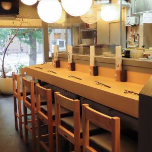 カウンター席を８席ご用意！