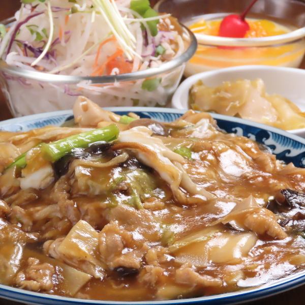 【ボリューム満点◎】五目あんかけ焼きそば・サラダ・ザーサイ・杏仁豆腐付き　Aセット 1580円(税込)