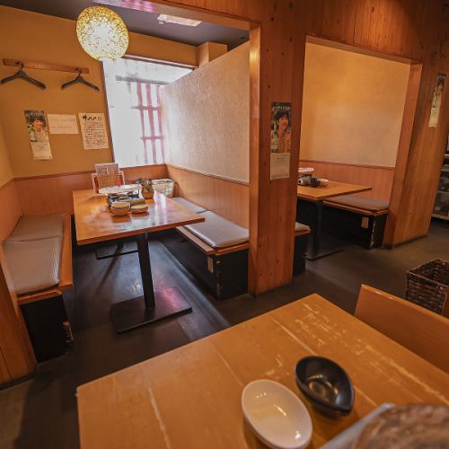 用途に合わせて♪大小のテーブル席をご用意しております