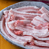 冷凍食品は使わずに、お肉は全て手切り＆できたて熱々