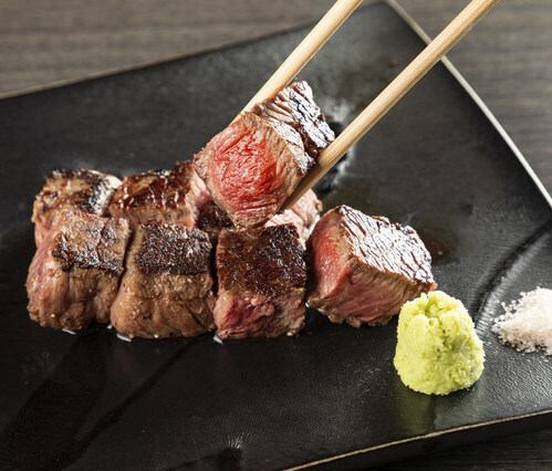 お肉料理豊富に取り揃えております◎