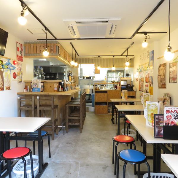 [Keeping the vibrant atmosphere of Osaka as it is ☆☆] Today, the lively staff are waiting for you to come to our store ♪ The nostalgic atmosphere is the same as the authentic Kushikatsu store in Osaka.