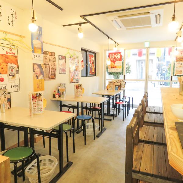 [Even one person welcomes you at the counter seats.] Everyone returning home after work and shopping! Why don't you charge up with a delicious kushikatsu after your day's fatigue? Please feel free to drop by!