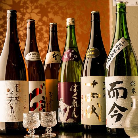 全国各地から厳選した日本酒の数々...！なんと約100種類◎希少な日本酒飲み放題もご用意しております！