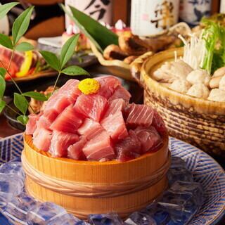 馬肉料理には様々な部位を味わえる馬刺し盛り、桜鍋などを用意