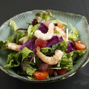 自慢の海鮮サラダ