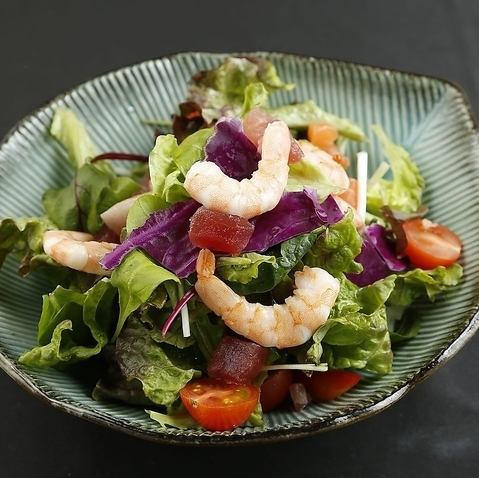 自慢の海鮮サラダ