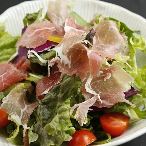 ほうれん草と生ハムのサラダ