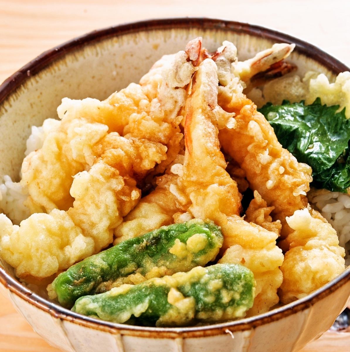 More than 20 kinds of lunch menus are available from 308 JPY (incl. tax)♪
