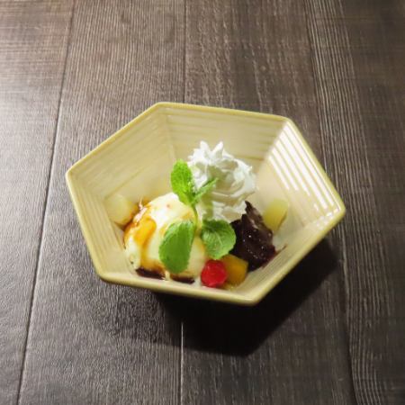ひんやりアイスクリームあんみつ