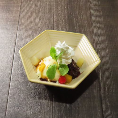 ひんやりアイスクリームあんみつ