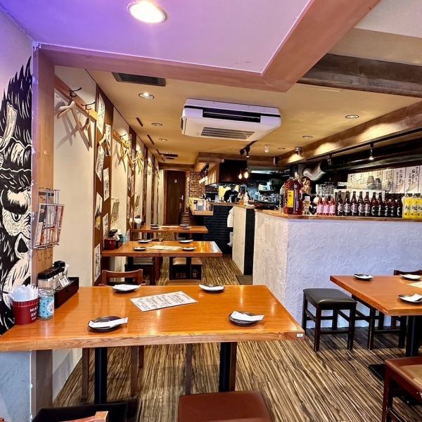 [Perfect space for a variety of occasions] 7 seats at the counter, 1 table for 6 people, 5 tables for 4 people, and a spacious interior with a lot of depth; It is the perfect space for ☆