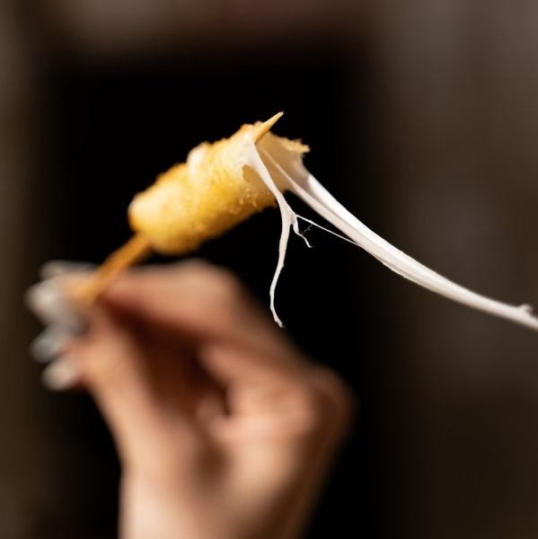 马苏里拉奶酪串深受女性欢迎！您想拍一张在SNS上看起来很棒的膨胀奶酪的照片吗？