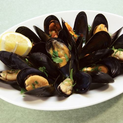 Steamed mussels and clams with black pepper/Oil-roasted seasonal vegetables