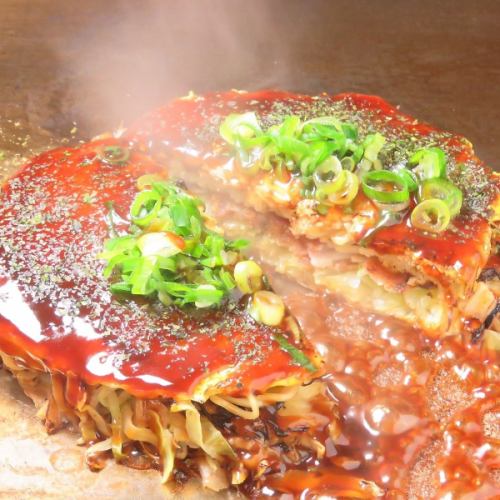 Not only okonomiyaki, but also teppanyaki and snacks ☆