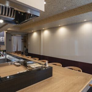 Our restaurant can be rented out exclusively for groups of 20 or less.Perfect for important gatherings with friends and family, birthday parties, and anniversary celebrations! Enjoy heart-warming cuisine at our relaxing counter seats and spend a special, memorable time. We look forward to your visit!