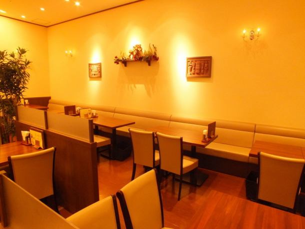 店内ほぼすべての席が結合可能ですので何名様からでもシーンに合わせてワイワイ、ゆったりご利用いただけます。