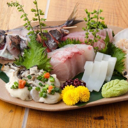 【鮮度抜群！お刺身3種盛り】市場直送の旬魚を贅沢に盛り合わせた逸品。