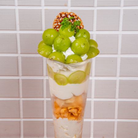 【カフェ利用】シャインマスカットのパフェ&ドリンクセット≪3,440円(税込)≫