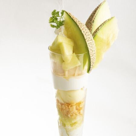 【カフェ利用】メロンパフェ&ドリンクセット≪3,000円(税込)≫