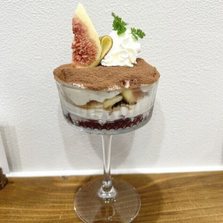 【カフェ利用】とよみつ姫とワインジュレのティラミスパフェ&ドリンクセット≪2,560円(税込)≫