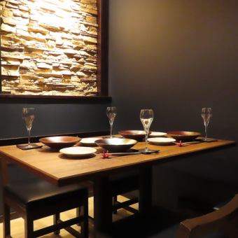 We will arrange seating at our combined tables according to the number of people in your party.Up to 10 people can use this facility.