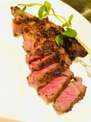 [For beauty and health ☆] Our signature dish♪ Herb-grilled lamb meat on the bone