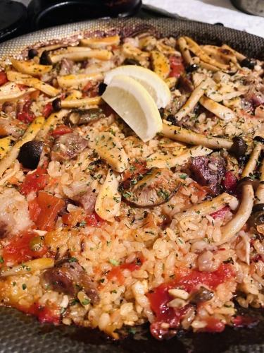 Iberian pork and mushroom paella