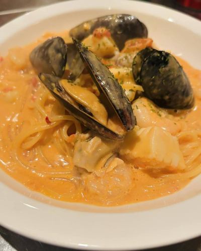 Seafood tomato cream pasta

#Kobe
#Sannomiya
#Bistro Alegria
#Alegria
#Spanish Bar
#Italian bar
#Kobe Gourmet
#KobeDinner
#Sannomiya gourmet
#Sannomiya dinner
#Fresh pasta
#Awaji noodle industry
#Awaji Noodle Industry Fresh Pasta
#Made with fresh pasta from Awaji Noodles
#Tomato cream pasta
#Ahijo
#Pizza
#Paella
#wine
#Nature
#Nature wine
#Places where you can drink nature wine
#0925