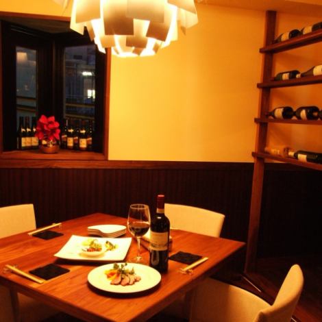 Enjoy relaxing wine and tapas at a hideout in the building ♪ I feel a commitment to lighting and others ... ☆ (Ahijo × Sannomiya)