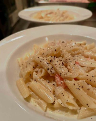 Penne in cream sauce

Pasta with your choice of sauce and toppings from the blackboard menu

#Kobe#Sannomiya#Kobe gourmet#Kobe dinner#Sannomiya gourmet#Sannomiya dinner#Alegria#Bistro Alegria#Pasta#Fresh pasta#Penne#Gnocchi#Ajillo#Pizza#Paella#0112