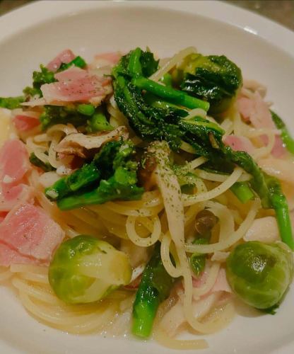 培根、球芽甘蓝和菜籽油意大利面

#科比
#三宫
#阿莱格里亚
#阿莱格里亚小酒馆
#西班牙酒吧
#意大利酒吧
#神户美食
#神户晚餐
#三宫美食
#三宫晚餐
#油菜花
#抱子甘蓝
#淡路面条产业
#淡路制面产业的新鲜面食
#采用淡路面条厂的新鲜面食制成
#新鲜意大利面
#阿希乔
＃比萨
#西班牙海鲜饭
#0422
