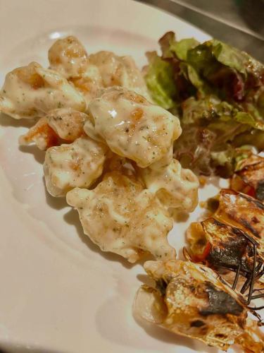 Angel shrimp with shrimp mayonnaise

#Kobe
#Sannomiya
#Alegria
#BistroAlegria
#ItalianBar
#SpanishBar
#Kobe Gourmet
#KobeDinner
#Sannomiya Gourmet
#Sannomiya dinner
#AngelShrimp
#ShrimpMayo
#Ajillo
#pizza
#Fresh pasta
#paella
#0923