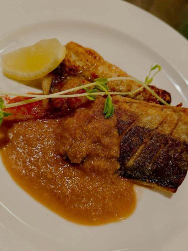 Spanish mackerel meunière

#Kobe
#Sannomiya
#Alegria
#BistroAlegria
#SpanishBar
#ItalianBar
#Kobe Gourmet
#KobeDinner
#Sannomiya Gourmet
#Sannomiya dinner
#Spanish mackerel
#Meuniere
#Ajillo
#pizza
#Fresh pasta
#paella
#0910