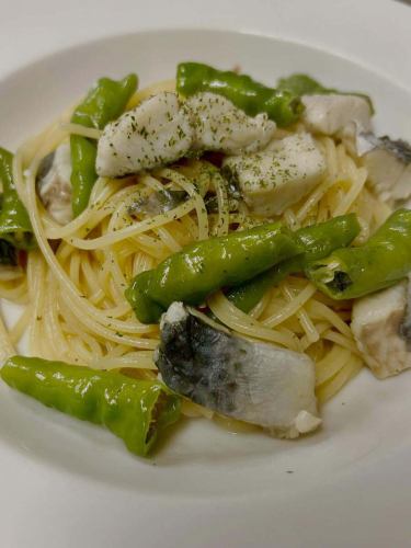 Oil pasta with Spanish mackerel and sweet peppers

\Restaurant staff wanted/
Alegria
1-8-18 Nakayamate-dori, Chuo-ku, Kobe
Goyo Building 4F
If you're interested, check out Tabelog Jobs!
https://job.tabelog.com/restaurants?id=28007991

#Kobe
#Sannomiya
#Alegria
#BistroAlegria
#SpanishBar
#ItalianBar
#Kobe Gourmet
#KobeDinner
#Sannomiya Gourmet
#Sannomiya dinner
#Oil pasta
#Fresh pasta
#Awaji noodle industry
#Awaji Noodle Industry Fresh Pasta
#Sweet Shishito Peppers
#Ajillo
#pizza
#paella
#Year-end party
#part-time job
#Part-time job recruitment
#1126
