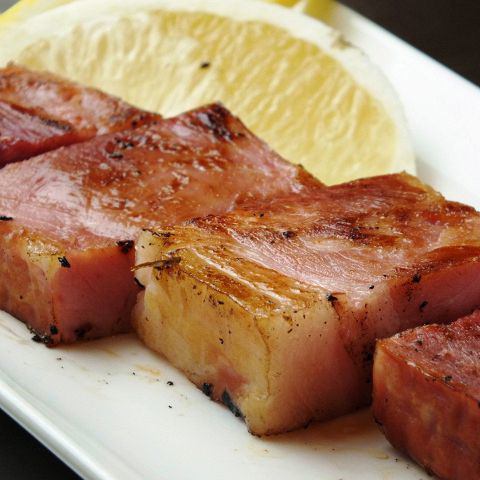 Thickly sliced ​​bacon steak