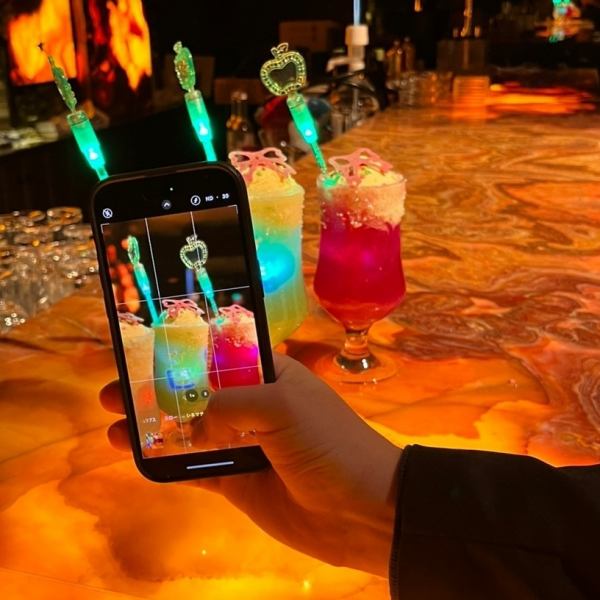 Please visit "Fortune-telling & Shisha Bar LAZO" where you can enjoy Instagrammable cocktails and stylish interior♪