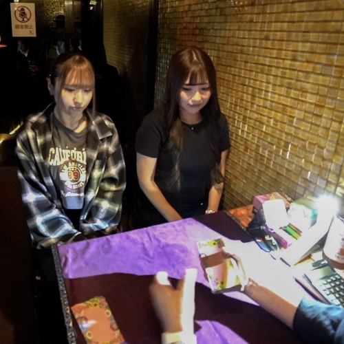 【全国初★毎日占い師が変わる♪】経験豊富なプロの占いが日替わりで常駐しております！15分1000円★