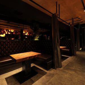 団体様にも人気の半個室のソファー席♪女子会にも人気のお席です。
